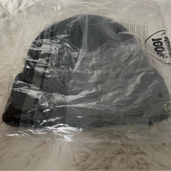 Arizona Coyotes beanie - Picture 3 of 3